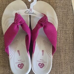 Clarks Women’s Magenta Knot-Top Thong Sandals